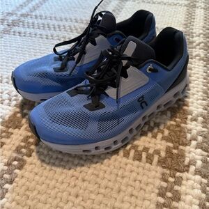 On Cloudstratus Running Shoes